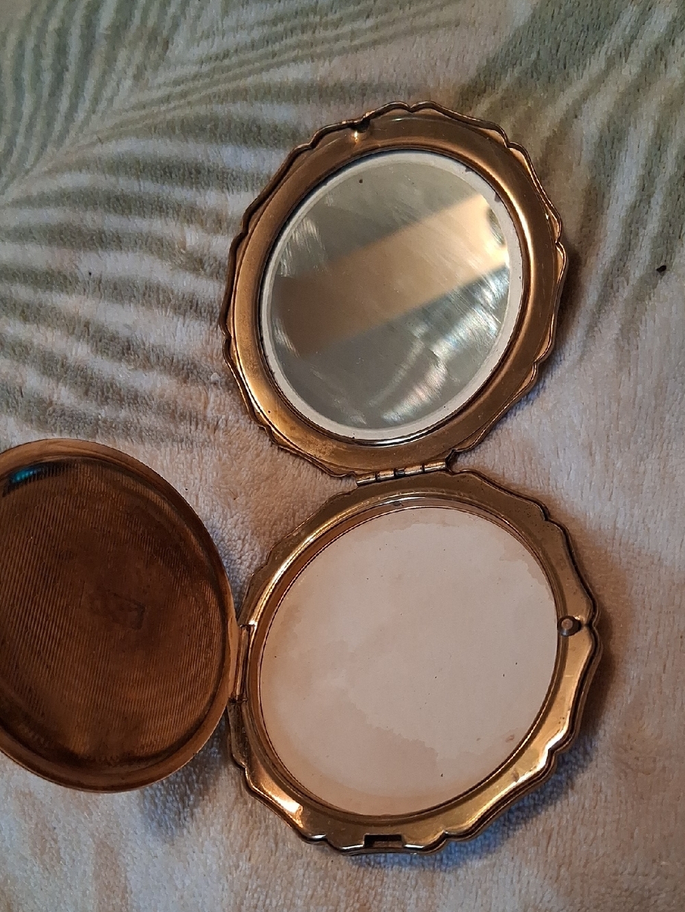 Stratton Powder Compact - Picture 6 of 7